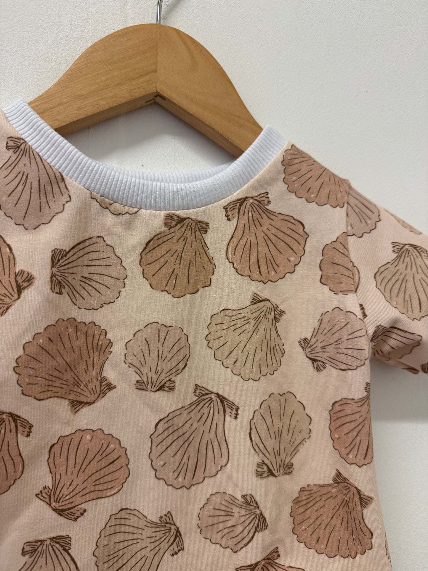 Shell T-shirt